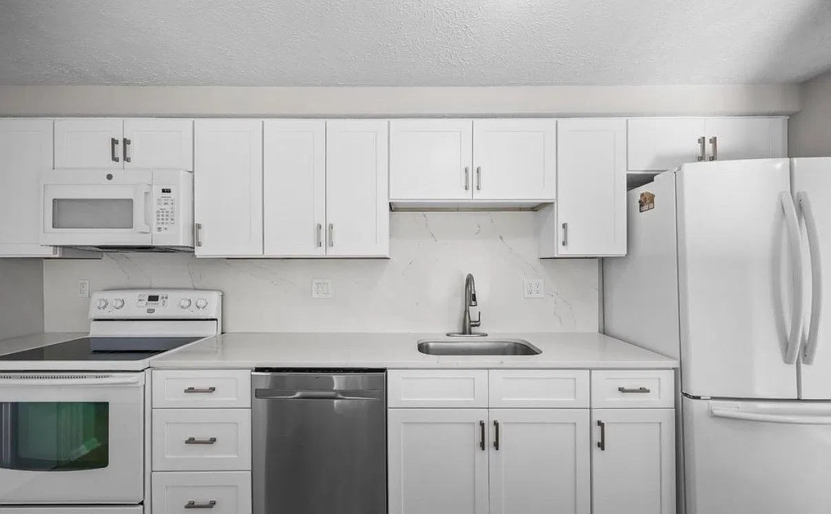 2 bed, 1011 sqft, $1,900 — Photo 1