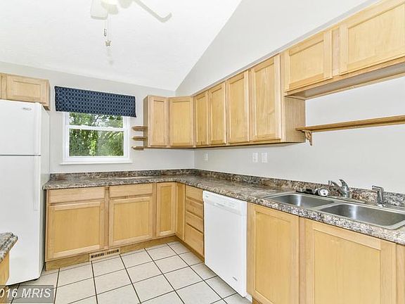 3rd image of 229 Sandstone Dr