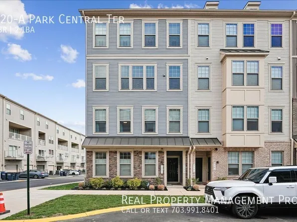 220A Park Central Ter, Manassas, VA 20111
