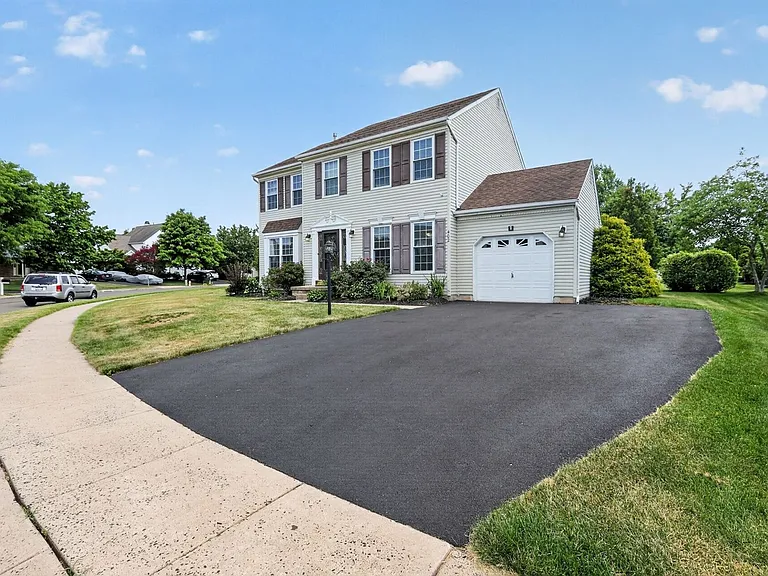 402 Candlewood Way — Photo 2