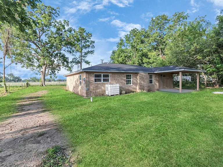 2826 W FM 1462 — Photo 6