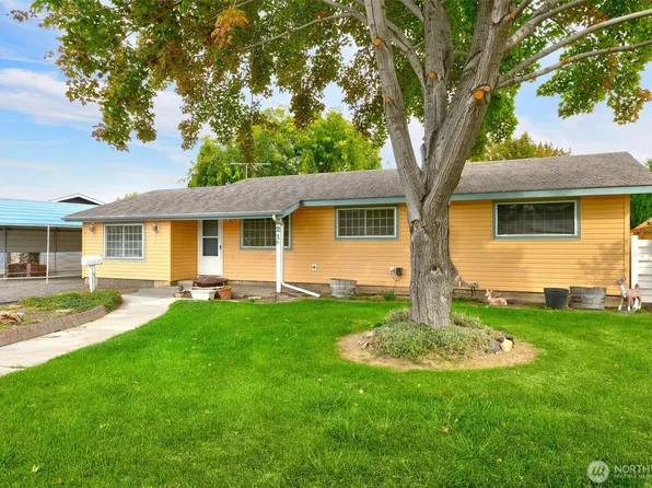 221 Blossom Drive, Moxee, WA 98936