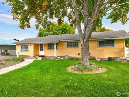 221 Blossom Drive, Moxee, WA 98936