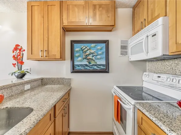 98-450 Koauka Loop APT 610, Aiea, HI 96701