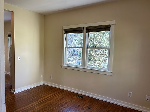 4th image of 4430 Seneca Ave APT B