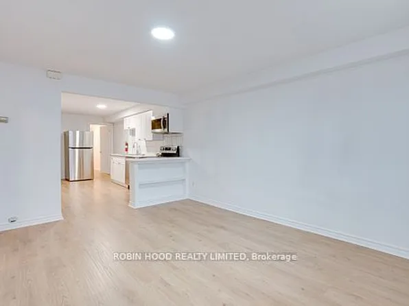 104 Gloucester Grv #Penthouse 1, Toronto, ON M6C 2A8