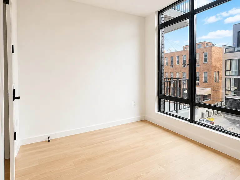 31-19 29th St #4D — Photo 4