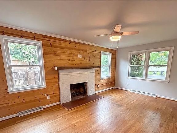 3rd image of 1015 Forest View Dr