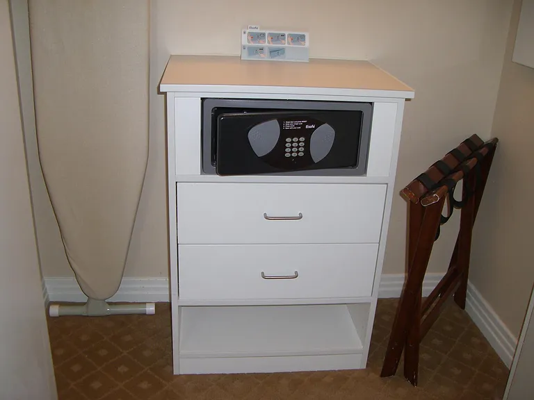 Closet w/Iron/Ironing Board; Safe; Luggage Rack