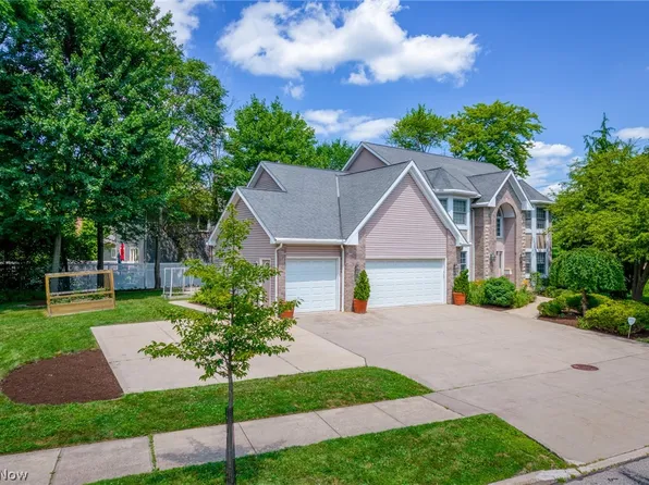 25471 Hilltop Dr, Beachwood, OH 44122