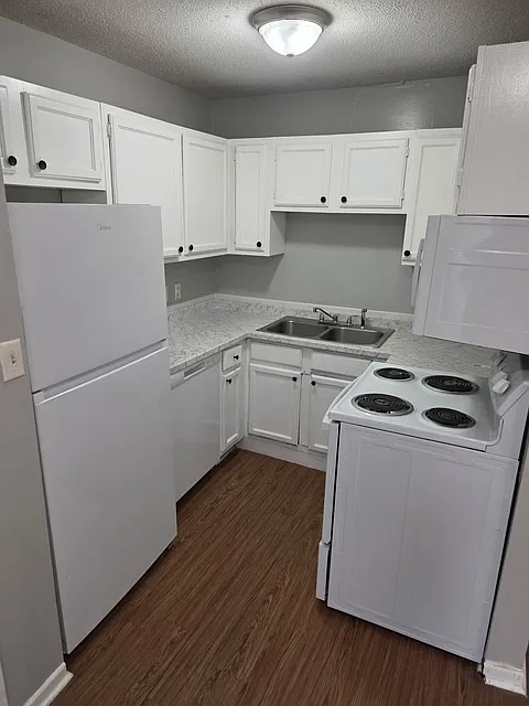 2 bed, 800 sqft, $800 — Photo 2
