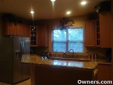 Upgraded kitchen w/stainless steel appliances