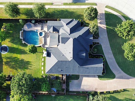 3rd image of 1036 Falcon Creek Dr