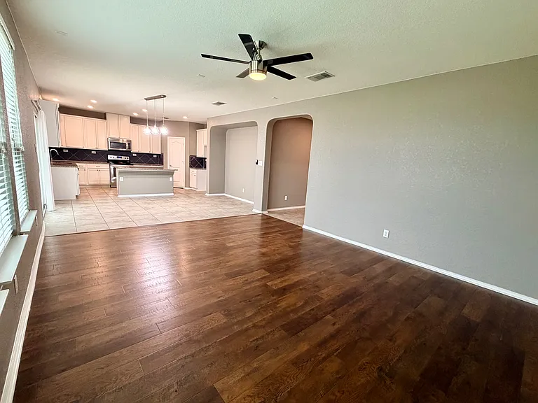 541 Landmark Fls — Photo 5