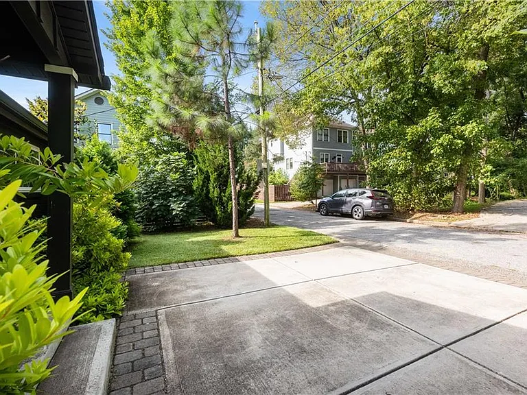 32 Esten St SE — Photo 40
