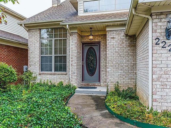 3rd image of 2229 Valencia Dr