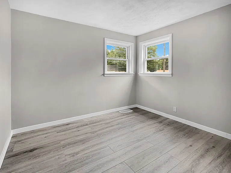 2100 Dawson Ave NE — Photo 10