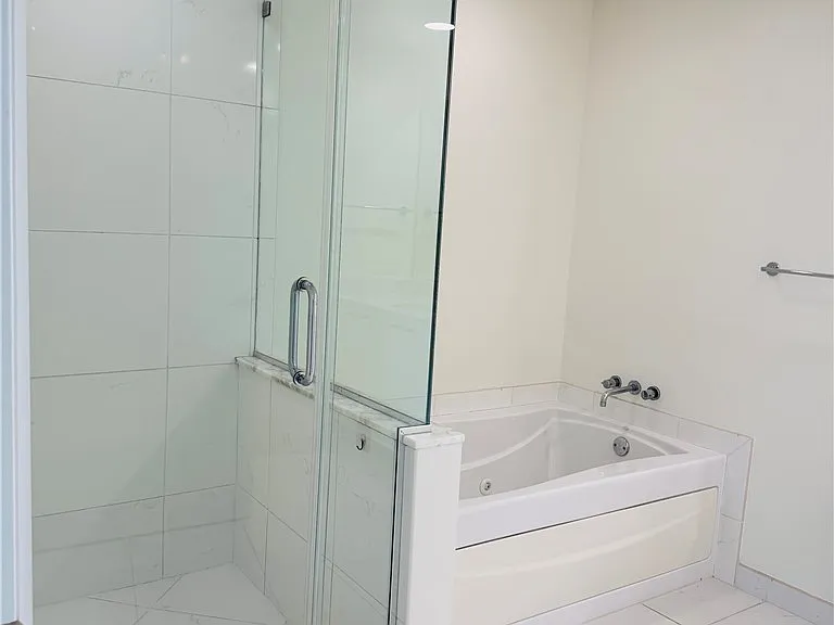 3000 Oasis Grand Blvd #903 — Photo 10