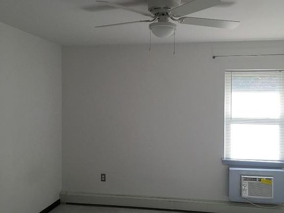 4th image of 1130 Valley Rd APT 2B