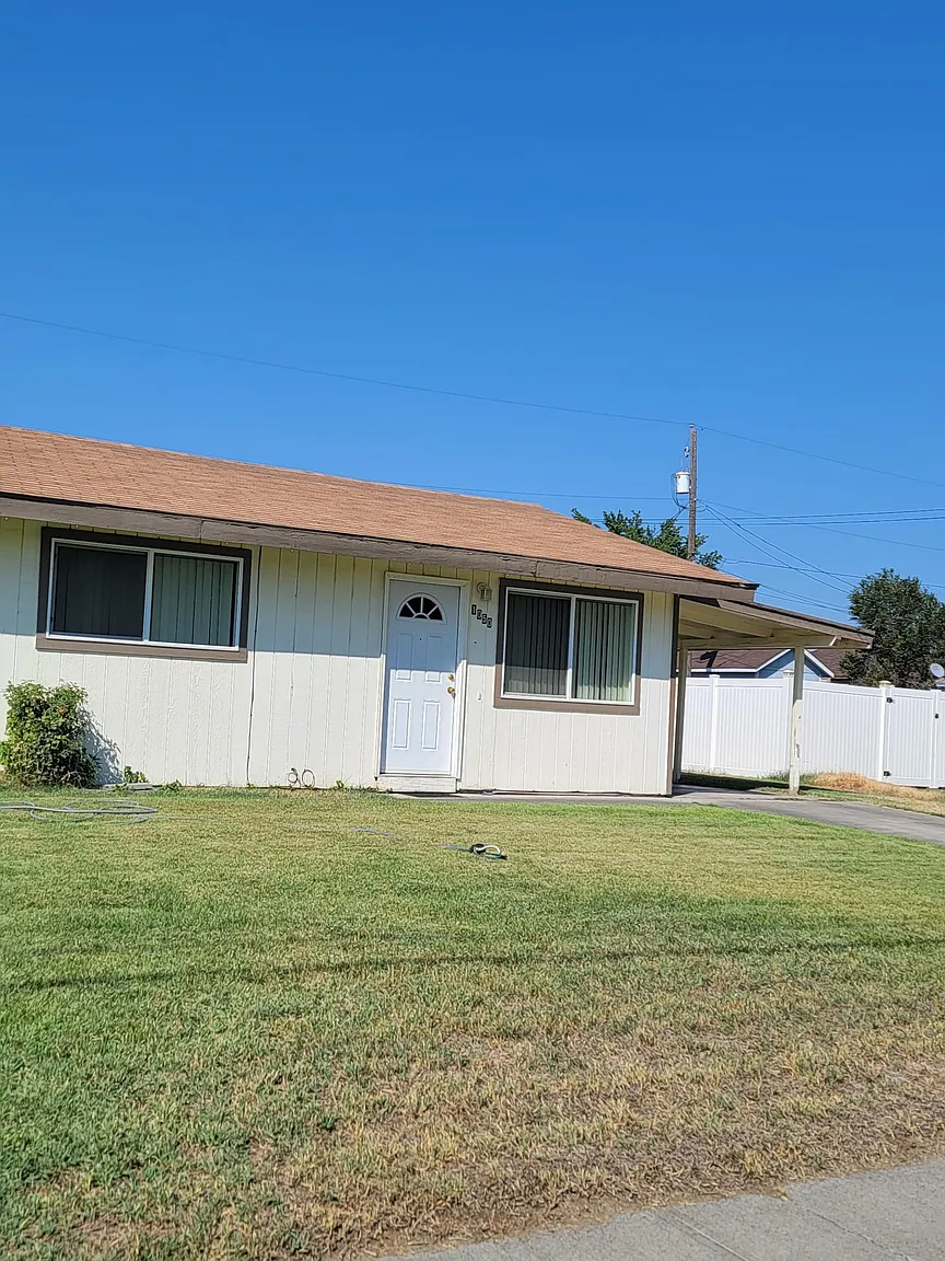 1050 W Hermiston Ave photo 1