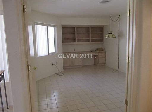 5th image of 9025 Mountain Gate Dr