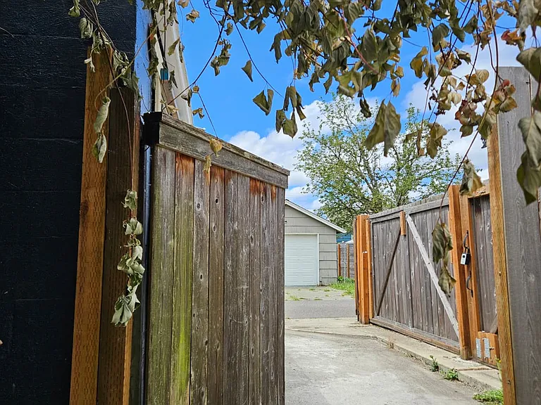 429 Wells Ave N #B — Photo 13