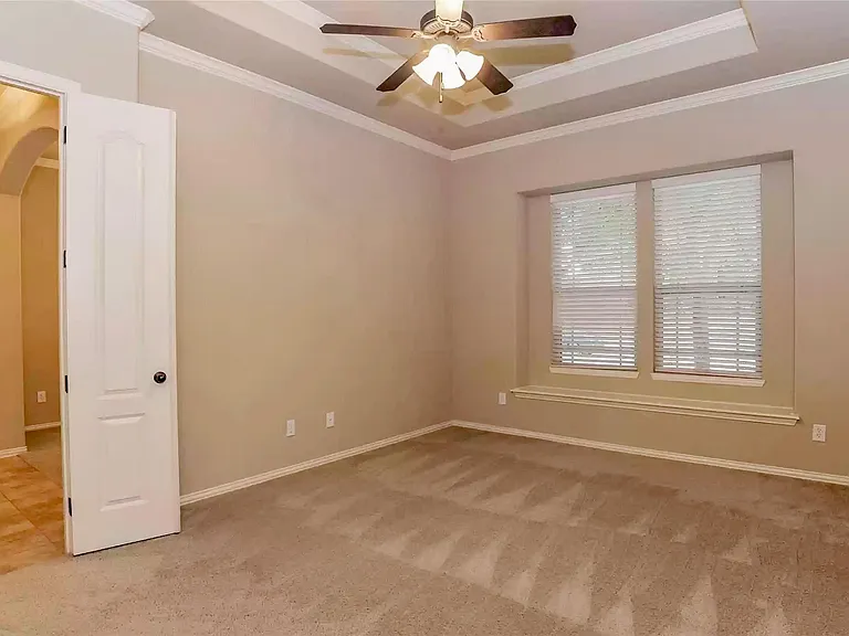 231 Carrington Ln — Photo 12