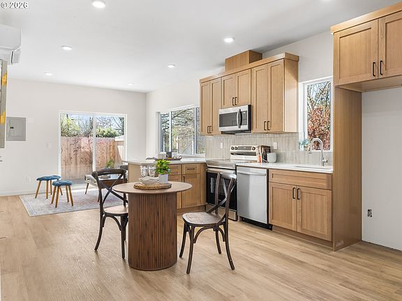 3rd image of 5860 N Missouri Ave #1