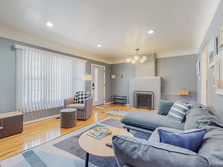 837 Adams St NE — Photo 13
