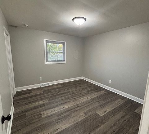 5th image of 3287 Ashland St