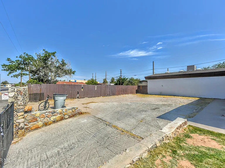 753 N Carolina Dr — Photo 33