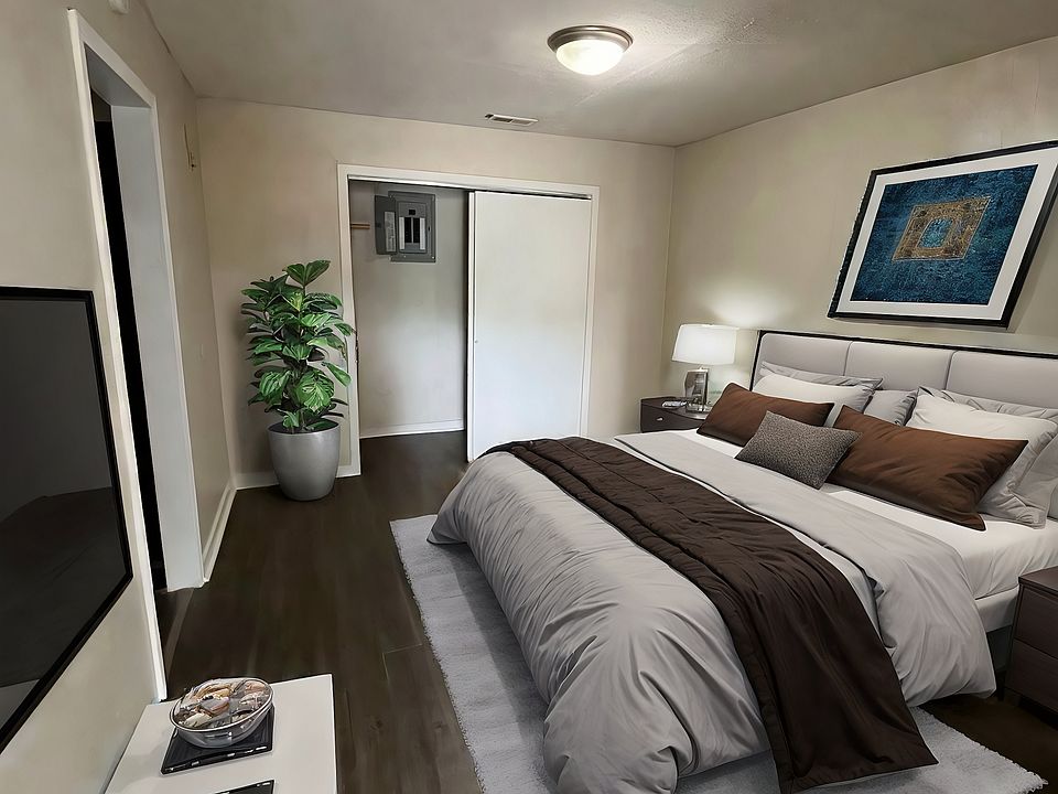 1st image of 1525 S Walnut St #10