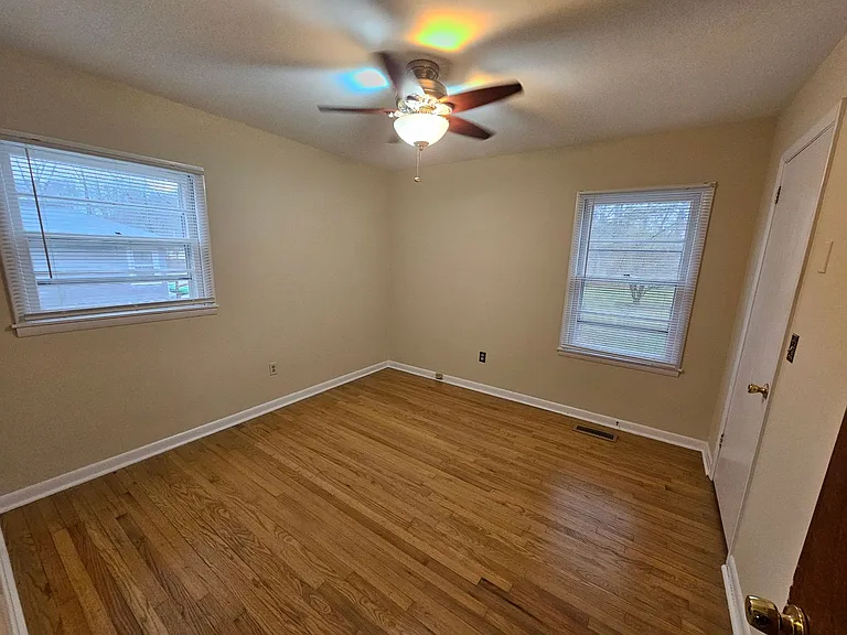 504 Casey St — Photo 10