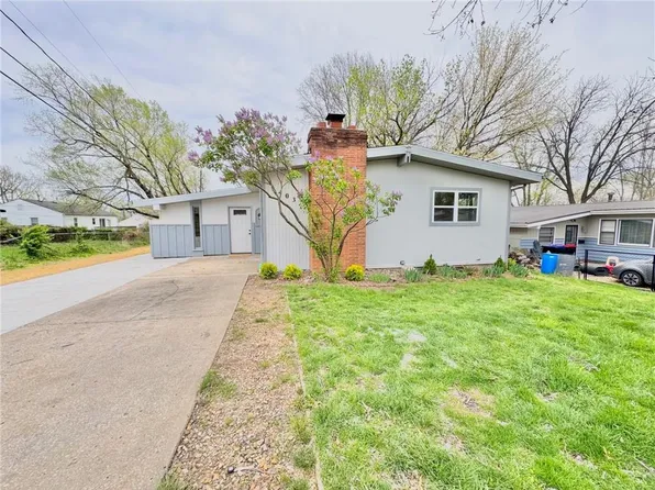 403 8th St, Warrensburg, MO 64093