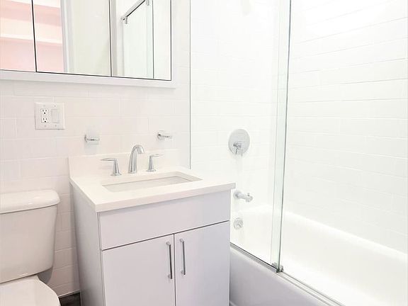 5th image of 157 E 57th St APT 7G