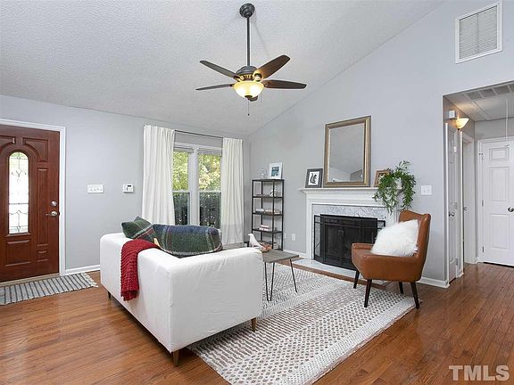 5th image of 707 Sanderson Dr
