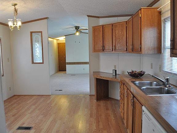 2nd image of 3840 Seneca Dr