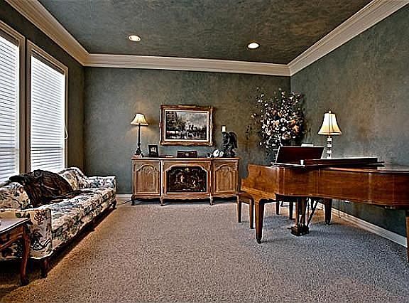 4th image of 2407 Creekside Cir N