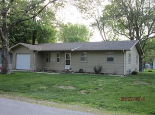 114 S Sunset Ln, Centralia, MO 65240