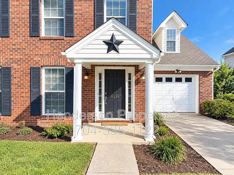 4 bed, 2.5 bath, 2028 sqft, $2,250 — Photo 2