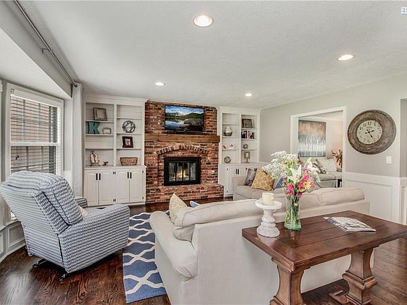 4th image of 3911 NE Woodridge Dr