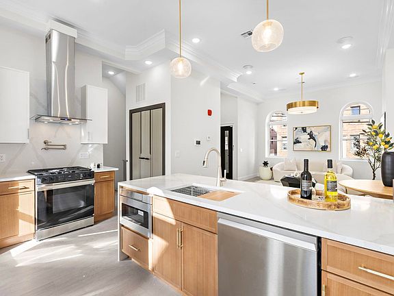 3rd image of 133 Clifton Pl #1