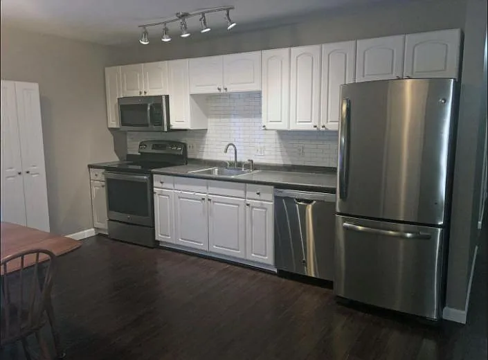 3 bed, 1200 sqft, $2,400 — Photo 4