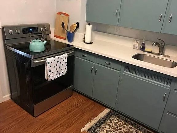 5th image of 2142 NW Irving St APT A