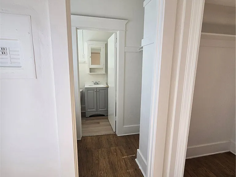 942 E 2nd St #12.5 — Photo 3