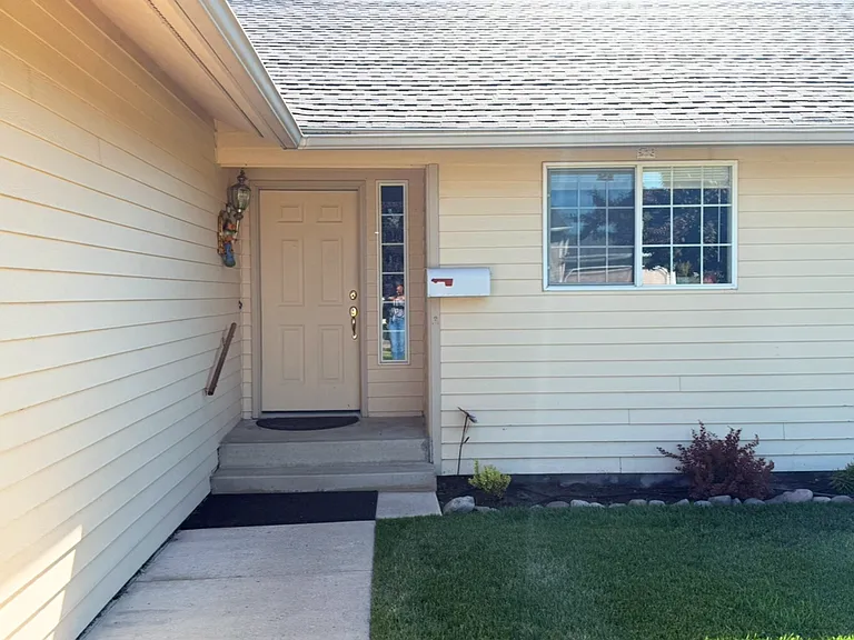 141 Greenbriar Dr — Photo 3