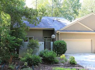 2 Tottenham Ln, Chapel Hill, NC 27517