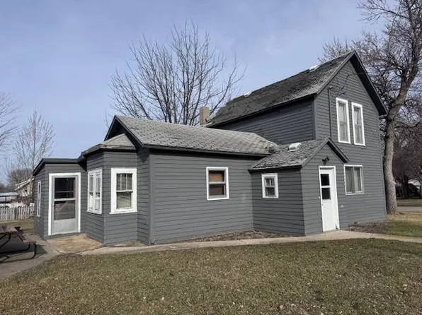 821 W 3rd St, Webster, SD 57274