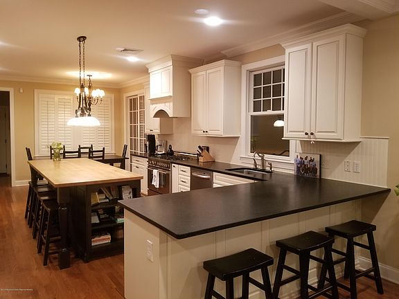 3rd image of 25 Columbus Dr