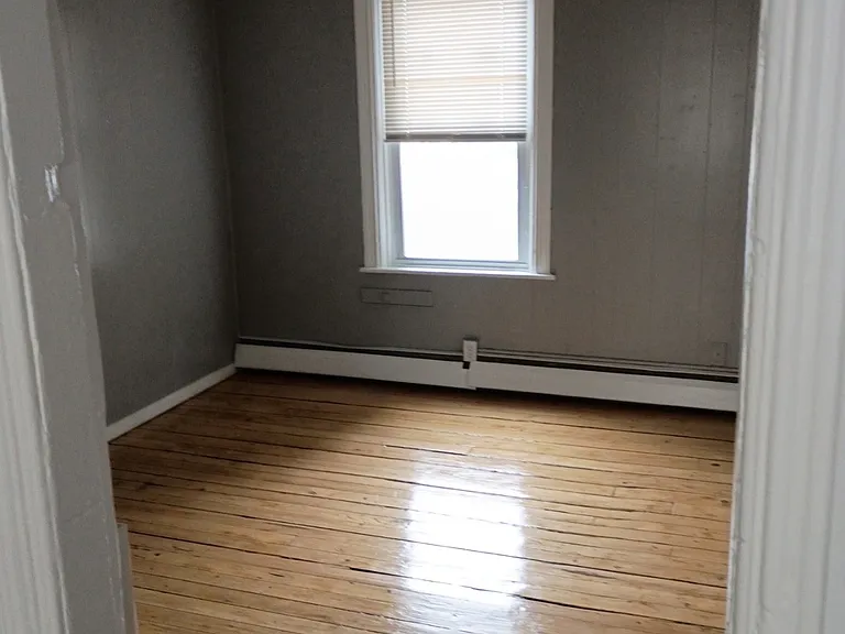 310 Hawkins St #6 — Photo 3